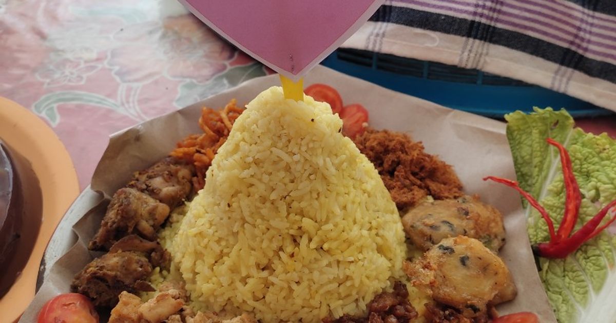 Nasi Tumpeng Rice Cooker