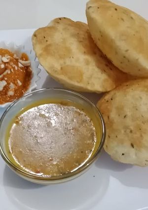 A picture of Daal kachori with Tarkari.