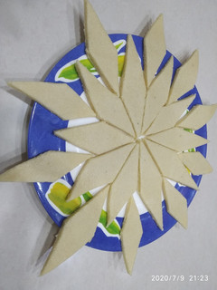 કાજુકતરી (kaju katli recipe in gujarati) રેસીપી મુખ્ય ફોટો