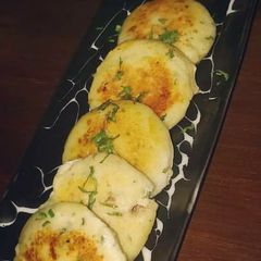 A picture of Aloo tikki.