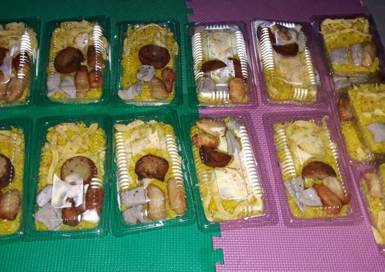 Nasi kuning untuk ultah bocah