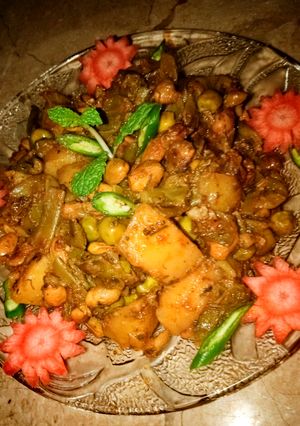 A picture of Saim, matar & Aloo ka salan.