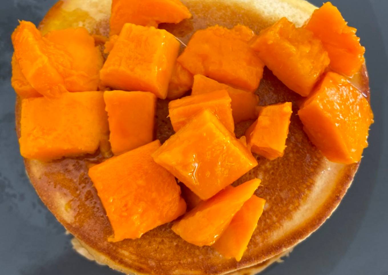 Mango pancakes without eggs