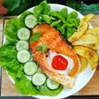 Cá hồi áp chảo ăn kèm khoai tây chiên + salad sốt dầu giấm 🥗🐟