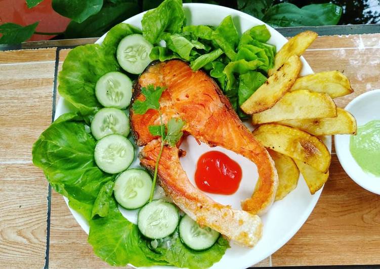 Step-by-Step Guide to Make Ultimate Cá hồi áp chảo ăn kèm khoai tây chiên + salad sốt dầu giấm 🥗🐟