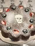Gâteau « skull » aux prunes et kirsch (gâteau d anniversaire)