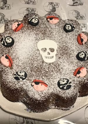 Une photo de Gâteau « skull » aux prunes et kirsch (gâteau d anniversaire)