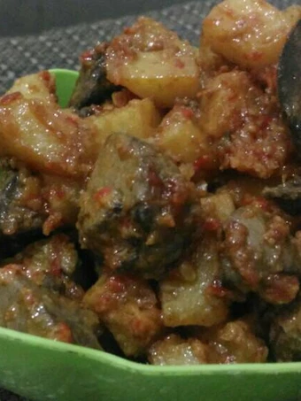 Langkah Mudah untuk Menyiapkan Resep Sambel goreng kentang ati ayam yang Menggugah Selera Anti Ribet, Menggugah Selera