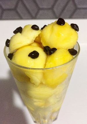 A picture of Oreo chocolate chips.