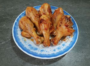Hình của món Đùi gà rim tiêu.