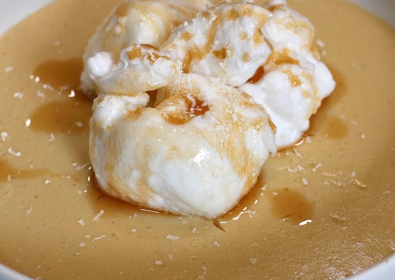 Isla flotante sobre crema irlandesa (saludable)