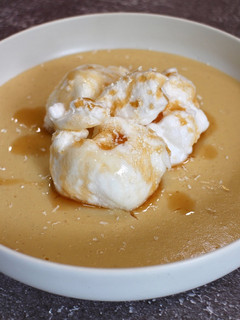 Una foto de Isla flotante sobre crema irlandesa (saludable)