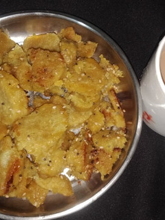 દુધી ના મુઠીયા (Dudhi Muthiya Recipe In Gujarati) રેસીપી મુખ્ય ફોટો