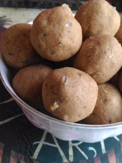 A picture of Wheat flour ladoo.