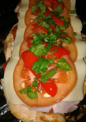 Una foto de Pechuga de pollo a la pizza