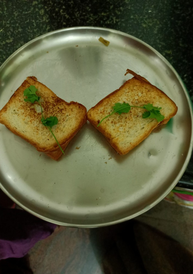 🥪🌮🥪காளான் பிரட் டோஸ்ட் 🥪🌮🥪(Kaalaan bread toast recipe in tamil) செய்முறை முக்கிய புகைப்படம்