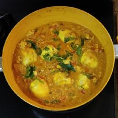 A picture of Pondicherry Egg Curry.