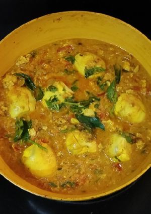 A picture of Pondicherry Egg Curry.