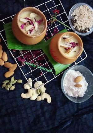 A picture of Thandai flavour matka kulfi.