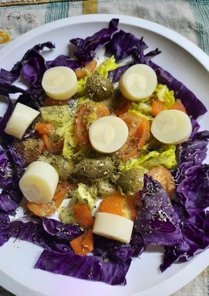 Una foto de Pejerrey a la plancha con ensalada