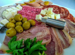 Una foto de FIAMBRES, con nuevos ingredientes!