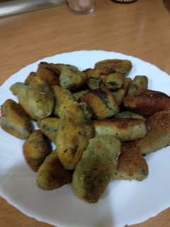 Una foto de Croquetas de bacalao con tinta de calamar