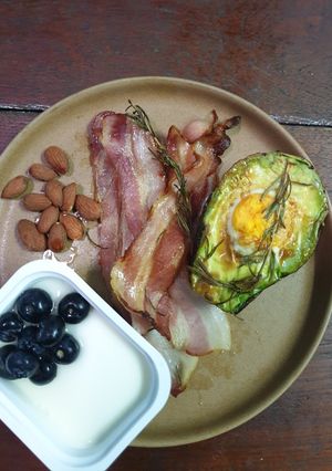รูปของ LOW-Crob : อาหารเช้า ไข่อบอะโวคาโด🥑🥚