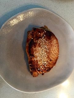 Una foto de Lomo de atún con salsa de soja