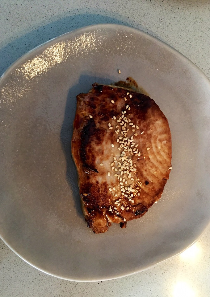 Una foto de Lomo de atún con salsa de soja