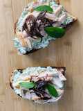 Toast with chicken and ricotta cream💚