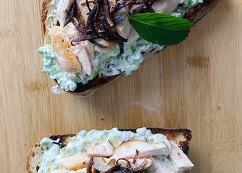 The New Way Make Recipe Toast with chicken and ricotta cream Delicious Simple