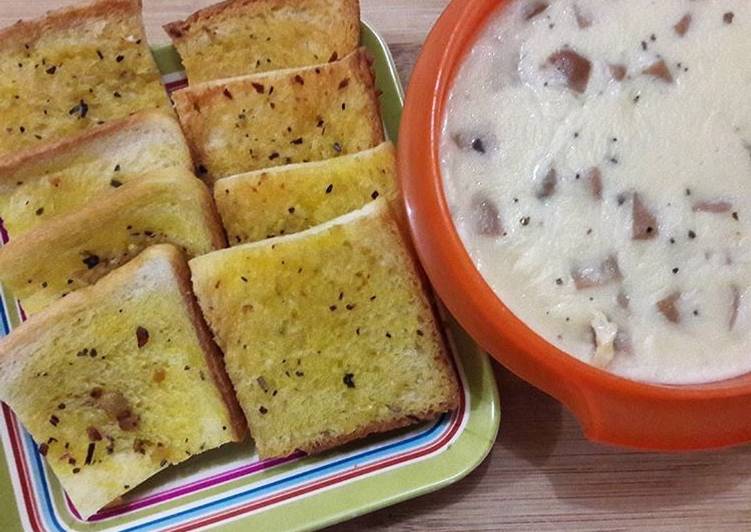 Langkah Mudah untuk Menyiapkan Garlic Bread With Mushroom Cream Sauce, Menggugah Selera