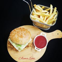 A picture of Crispy Fried Chicken Burger 🍔.