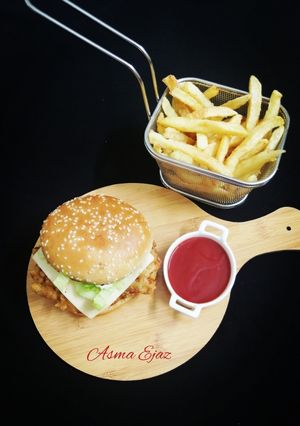 A picture of Crispy Fried Chicken Burger 🍔.