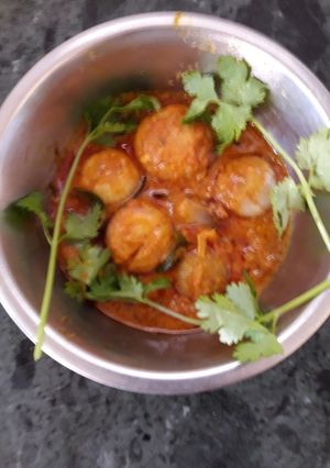 આખી ડુંગળી નું શાક (Akhi Dungri Shak Recipe In Gujarati) રેસીપી મુખ્ય ફોટો