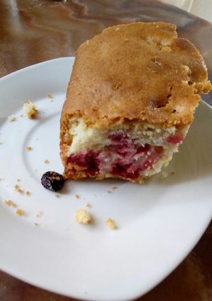 A picture of Mixed berry cake.