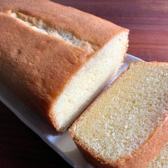 A picture of Brandy Pound Cake.