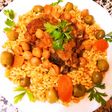 Pâtes à la sauce rouge, et viande d'agneau،olives verts