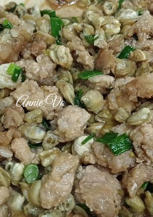 Hình của món Hến và thịt xay xào mắm ruốc.