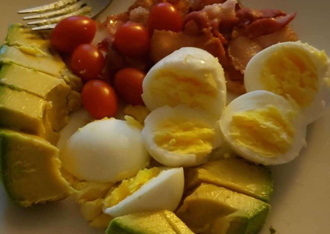 Egg, avacodo bacon breakfast