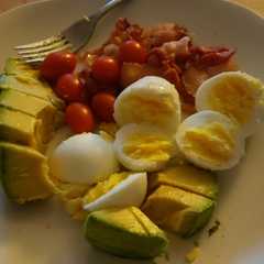 A picture of Egg, avacodo bacon breakfast.