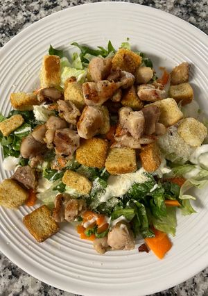 Una foto de Ensalada fresca de pollo