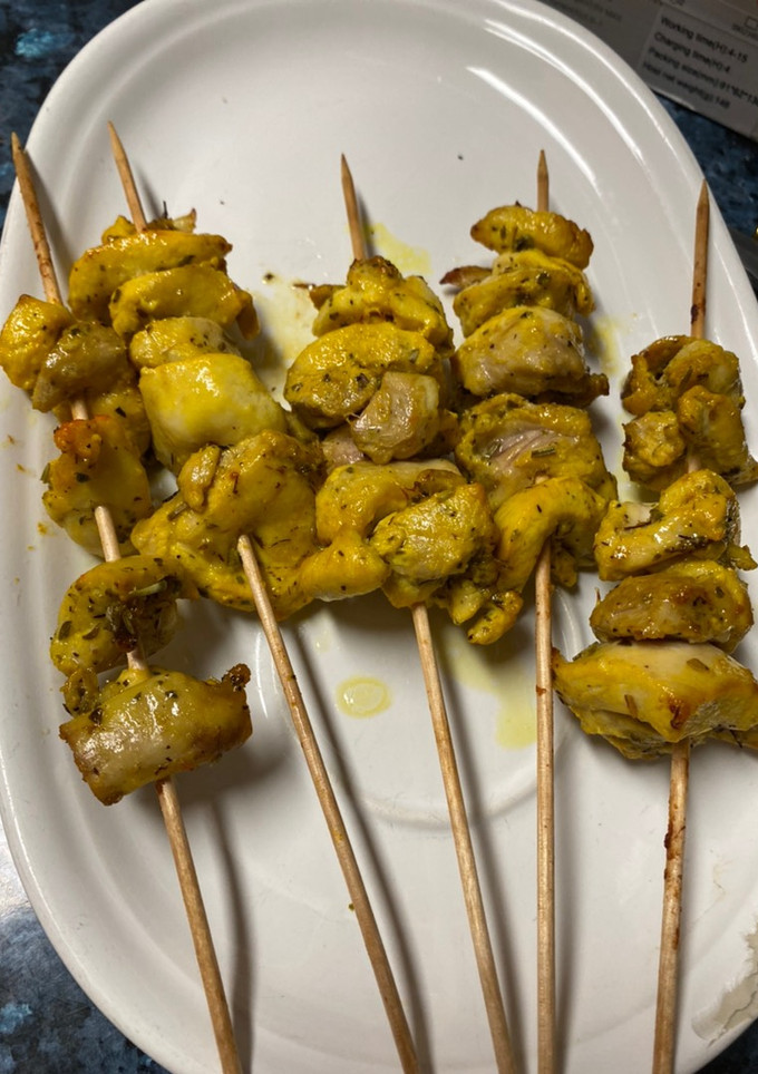 Una foto de Brochetas de pollo en freidora de aire