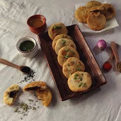 A picture of Pyaz ki kachauri.