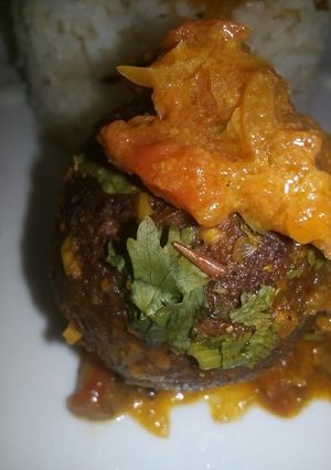 A picture of Omena balls in coconut sauce.