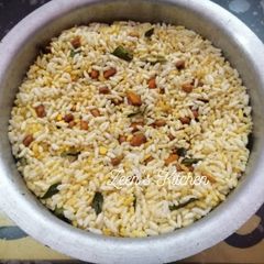 A picture of Murmura Namkeen.