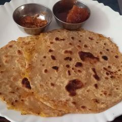 A picture of मूली पराठा.