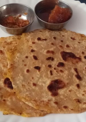 A picture of मूली पराठा.