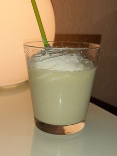 Una foto de Batido de plátano y aguacate