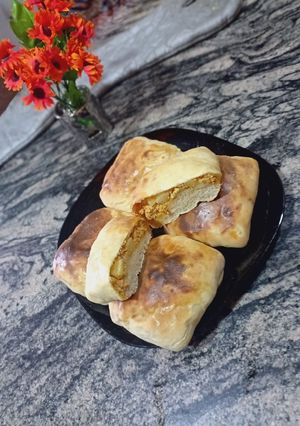 A picture of Stuffed bread.